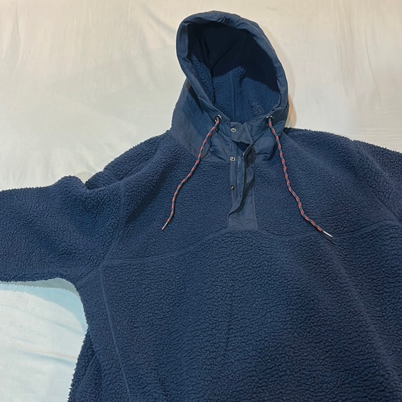 4 sweaters in bundle - Picture 8 of 13